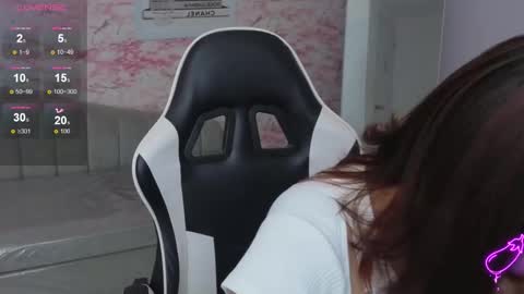 Mia online show from February 18, 1:22 pm