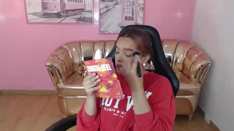 Snapshot of mia_foster_t chatting on October 6, 12:45 pm Mia online show from October 6, 12:45 pm
