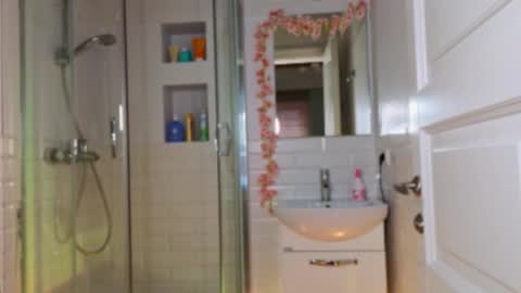 Snapshot of mia_g_ chatting on February 19, 8:44 am Mia online show from February 19, 8:44 am