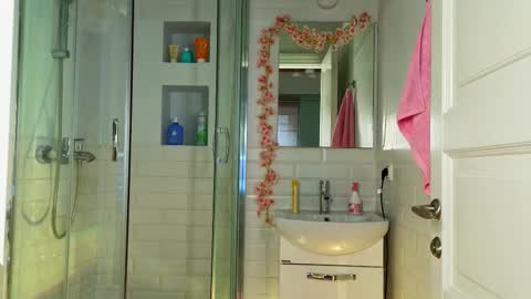 Snapshot of mia_g_ chatting on February 22, 9:12 am Mia online show from February 22, 9:12 am