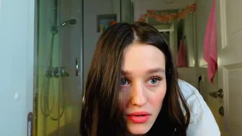 Snapshot of mia_g_ chatting on February 28, 5:37 am Mia online show from February 28, 5:37 am