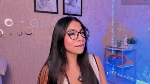 Mia online show from May 8, 1:28 pm