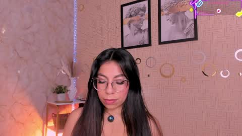 Mia online show from March 28, 1:45 pm