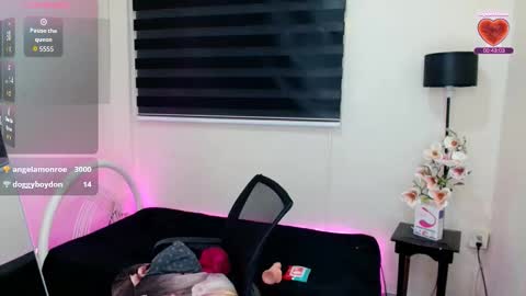 Snapshot of mia_hollywood chatting on September 28, 5:27 am mia online show from September 28, 5:27 am