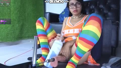 Mia K online show from October 10, 11:38 am