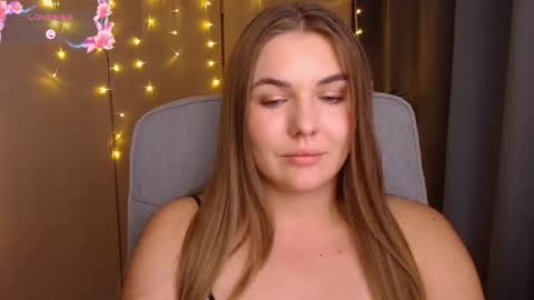 mia_lemm online show from September 9, 1:33 pm