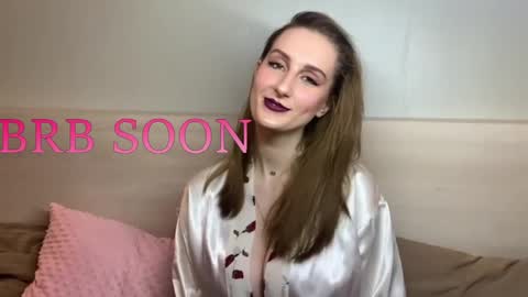 Mia online show from May 2, 4:35 pm