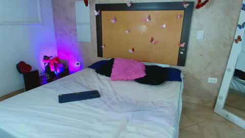 MIALOPEZ      .     Y      .      online show from March 12, 6:22 pm