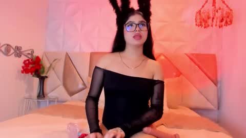 Snapshot of mia_lure chatting on October 17, 10:14 pm Mia online show from October 17, 10:14 pm