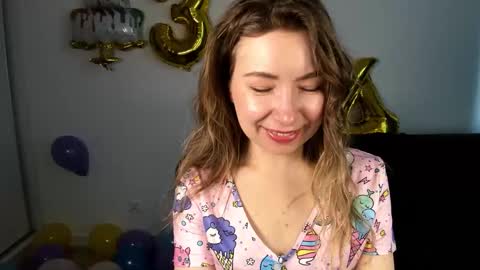 Mia online show from April 8, 6:38 am