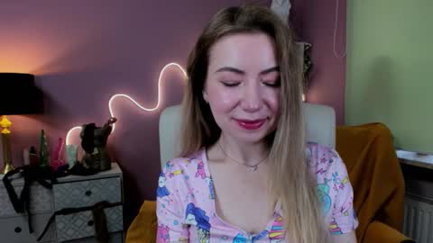 Mia online show from October 3, 7:27 am