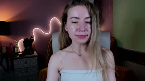 Mia online show from September 14, 7:54 am