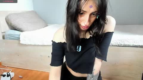 Mia online show from May 26, 8:31 am
