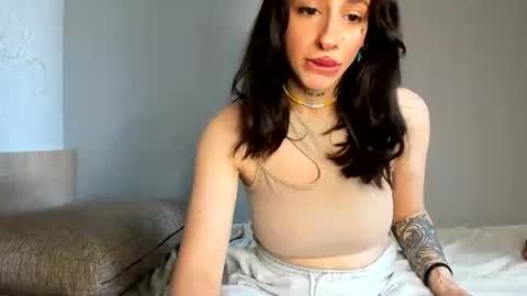 Mia online show from June 17, 9:47 am