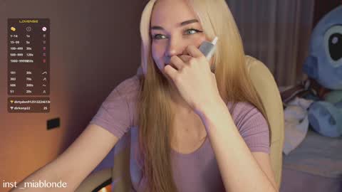 Snapshot of mia_milagros chatting on December 6, 1:02 am mia_milagros online show from December 6, 1:02 am