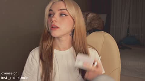 Snapshot of mia_milagros chatting on December 24, 12:00 am mia_milagros online show from December 24, 12:00 am
