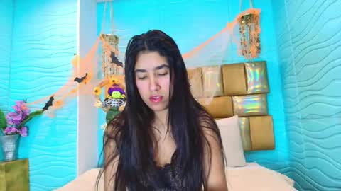 mia montess online show from October 22, 12:40 pm