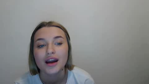 Mia online show from October 20, 10:26 pm