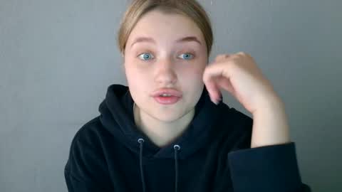 Mia online show from September 23, 12:54 pm