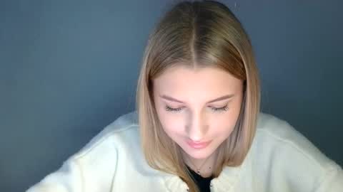 Mia online show from September 27, 7:17 am