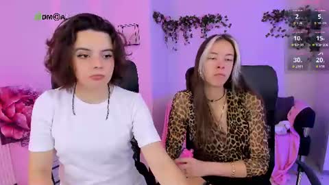mia_mooon_ online show from June 22, 8:22 am