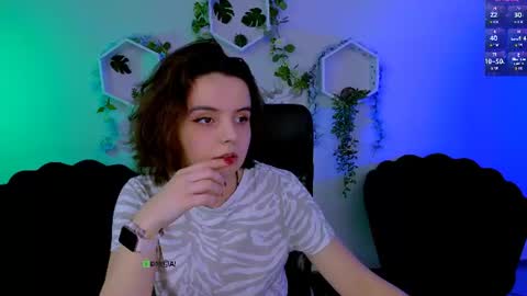 mia_mooon_ online show from June 16, 8:18 am