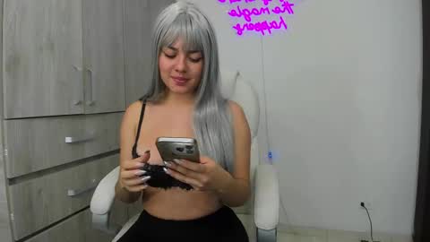 Mia online show from February 22, 3:23 am