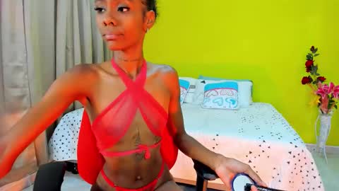 Mia online show from November 8, 2:20 pm