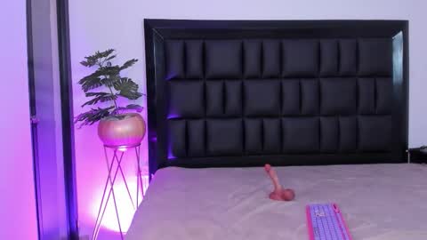 mia online show from March 13, 6:05 am