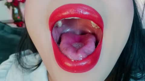 Mia online show from March 2, 10:16 pm