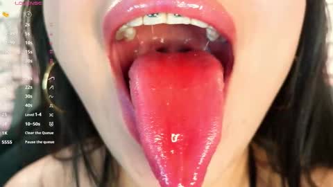 Mia online show from October 25, 5:57 pm