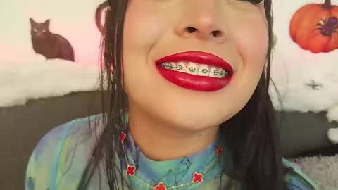 Snapshot of mia_roux13 chatting on October 20, 12:37 am Mia Roux online show from October 20, 12:37 am