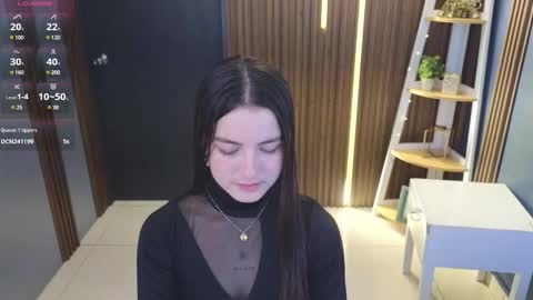 Mia online show from December 7, 11:18 pm