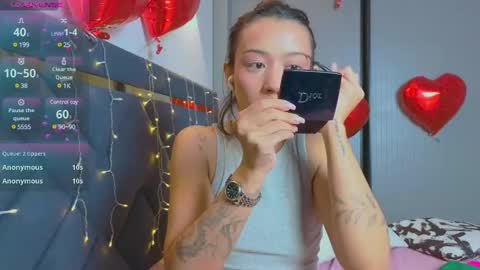 Snapshot of mia_sirenia chatting on February 14, 12:36 pm Mia online show from February 14, 12:36 pm