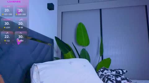 Snapshot of mia_sirenia chatting on September 17, 2:42 pm Mia online show from September 17, 2:42 pm