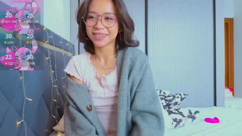 Snapshot of mia_sirenia chatting on February 27, 6:24 am Mia online show from February 27, 6:24 am
