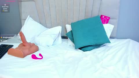 mia_smith_x online show from November 6, 8:23 pm