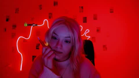 mia_starrr_ online show from February 8, 8:12 pm