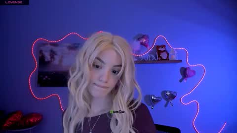 mia_starrr_ online show from February 25, 8:45 pm