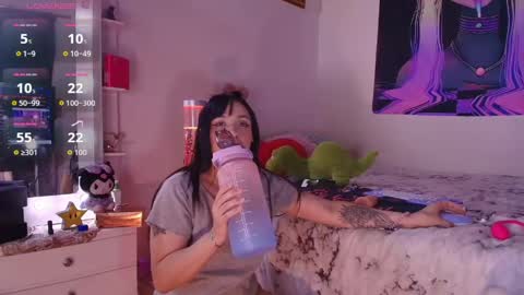 Mia  online show from May 13, 4:11 am