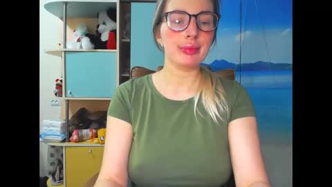 Mia. online show from November 17, 3:47 pm