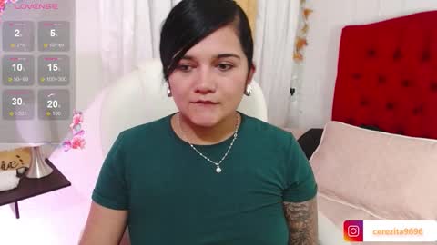 Snapshot of mia_traveluxe chatting on September 16, 1:29 am Mia online show from September 16, 1:29 am