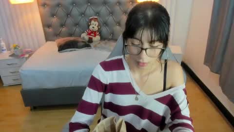 Snapshot of mia_vanucci chatting on March 8, 4:12 am Mia Vanucci online show from March 8, 4:12 am