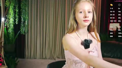 Mia online show from November 19, 2:49 pm