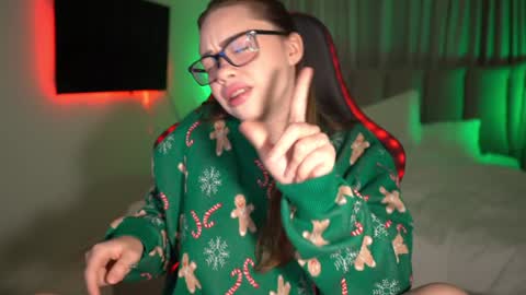 Snapshot of mia_vixen_ chatting on December 14, 3:39 am VixenMia online show from December 14, 3:39 am