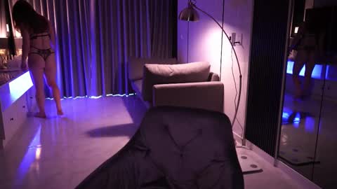 Snapshot of mia_vixen_ chatting on September 10, 2:34 am VixenMia online show from September 10, 2:34 am