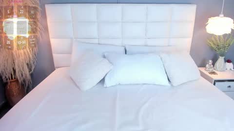 mia vixenn  online show from November 8, 4:59 am