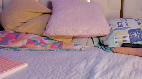 mia_vy online show from March 6, 3:05 am