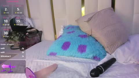 mia_vy online show from May 10, 3:13 am