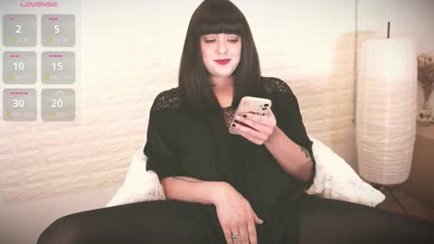 mia_wallase online show from December 19, 5:41 pm